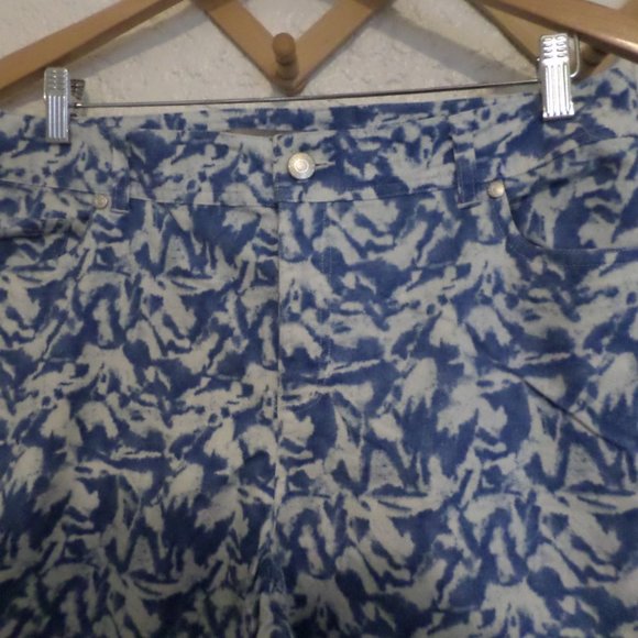 Chico's Blue & White Splatter Print Stretch Girlfriend Jeans Chico's 2 12-14 - Picture 2 of 4